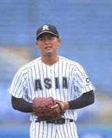 ２回、吉川育真に２点適時二塁打を浴び、降板した亜大・岡留英貴（撮影・伊藤笙子）