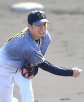 　２回を無失点に抑える好投を見せた西勇（撮影・北村雅宏）　