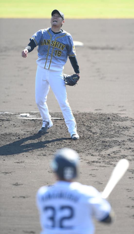 １回、西武・山村崇嘉を捕邪飛に仕留める阪神・西勇輝＝日南市南郷スタジアム（撮影・北村雅宏）