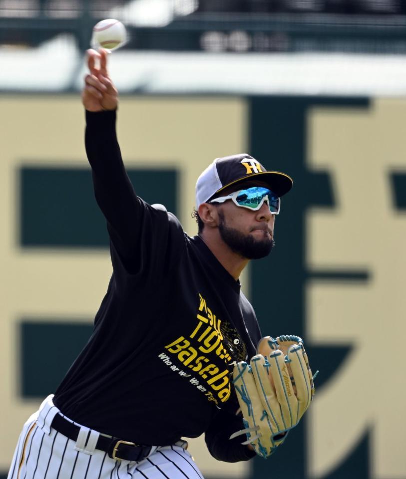 キャッチボールするスアレス（撮影・山口登）