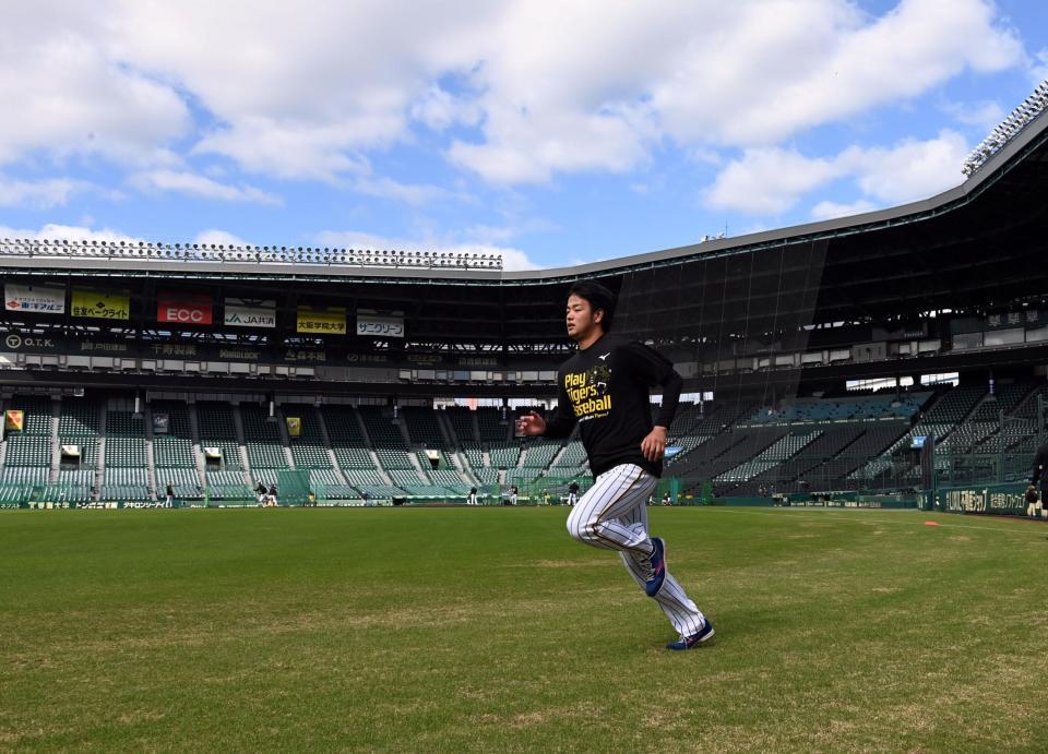 ダッシュする高橋（撮影・山口登）
