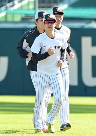 　準備運動する中野