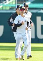 　準備運動する中野