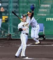 　青柳は糸井に中前打を許す（撮影・山口登）