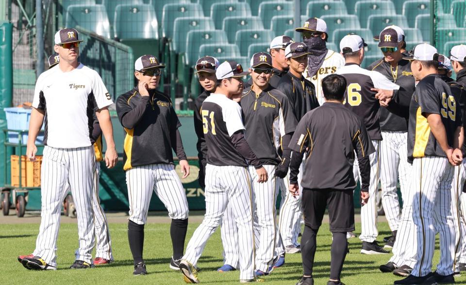 　ナインからイジられる！？中野（撮影・飯室逸平）