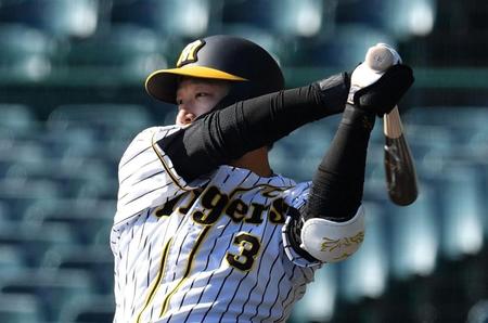 １回裏、阪神・大山は左前に適時打を放つ（撮影・佐々木彰尚）