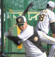 　ロングティー練習を行う大山（ともに撮影・高部洋祐）