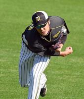 １軍に合流しキャッチボールする阪神・藤浪＝甲子園（撮影・山口登）