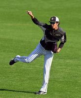 １軍に合流しキャッチボールする阪神・藤浪＝甲子園（撮影・山口登）