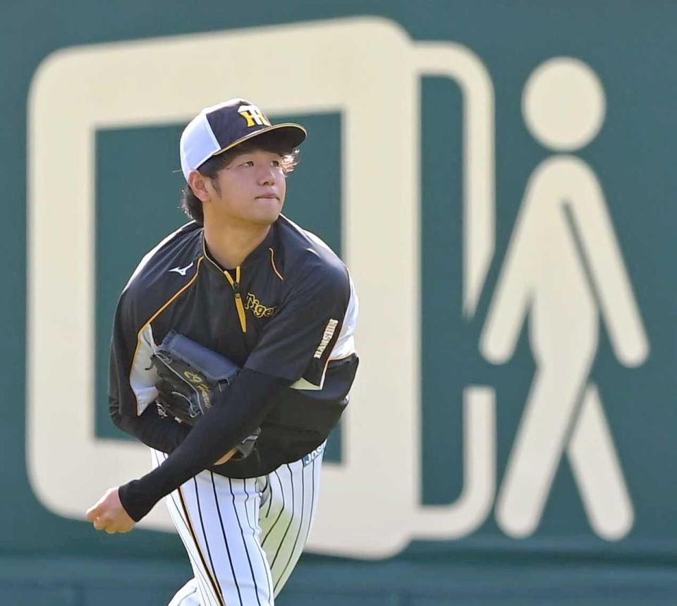 　キャッチボールする高橋（撮影・高部洋祐）