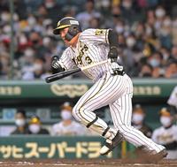 ９回阪神２死一塁、左前打を放つ阪神・大山悠輔＝甲子園（撮影・高部洋祐）