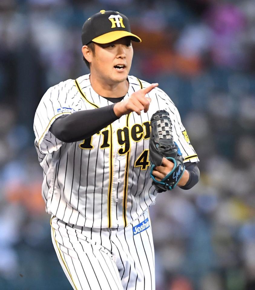 ９回、大城を一ゴロに打ち取った斎藤（撮影・北村雅宏）