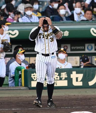 ６回、マルテは三塁ゴロに倒れガックリ（撮影・山口登）