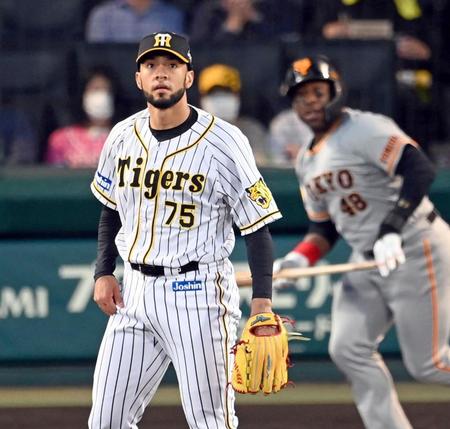 ８回、ウィーラーに中犠飛を許すスアレス（撮影・山口登）