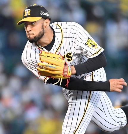 ８回途中から登板するスアレス（撮影・北村雅宏）