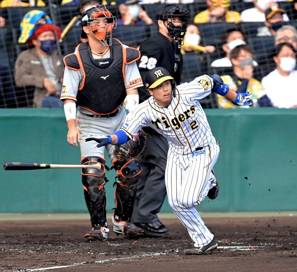 　２回、二塁打を放つ梅野（撮影・高部洋祐）