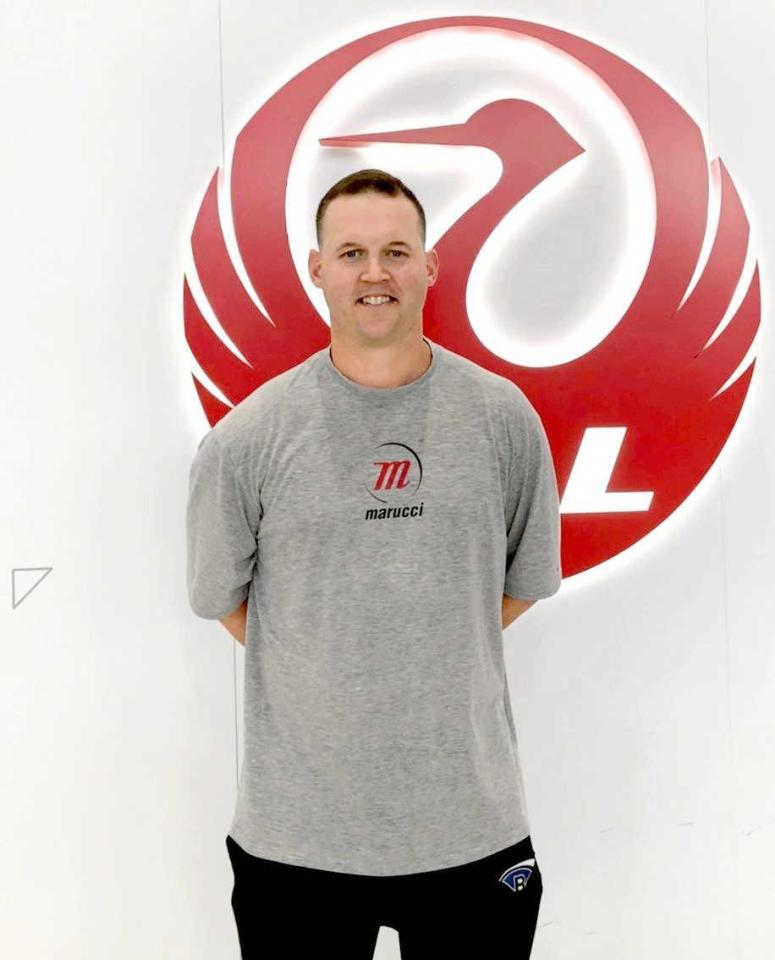 　帰国するサンズ（阪神タイガース提供）　