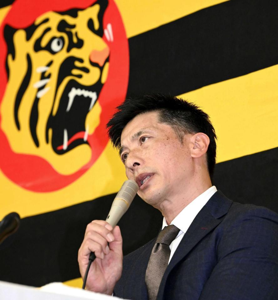 　オーナー報告を終え会見する矢野監督