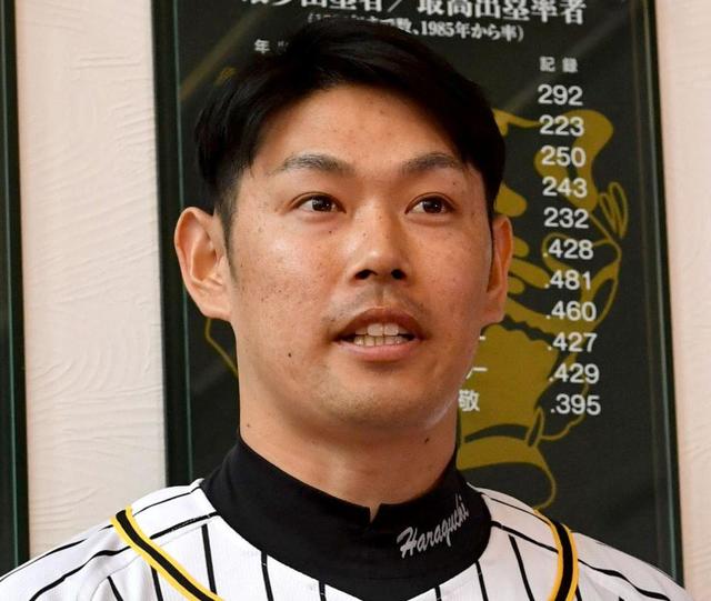 阪神・原口、シートノックで左翼&一塁守備 秋季練習最年長、白球追う