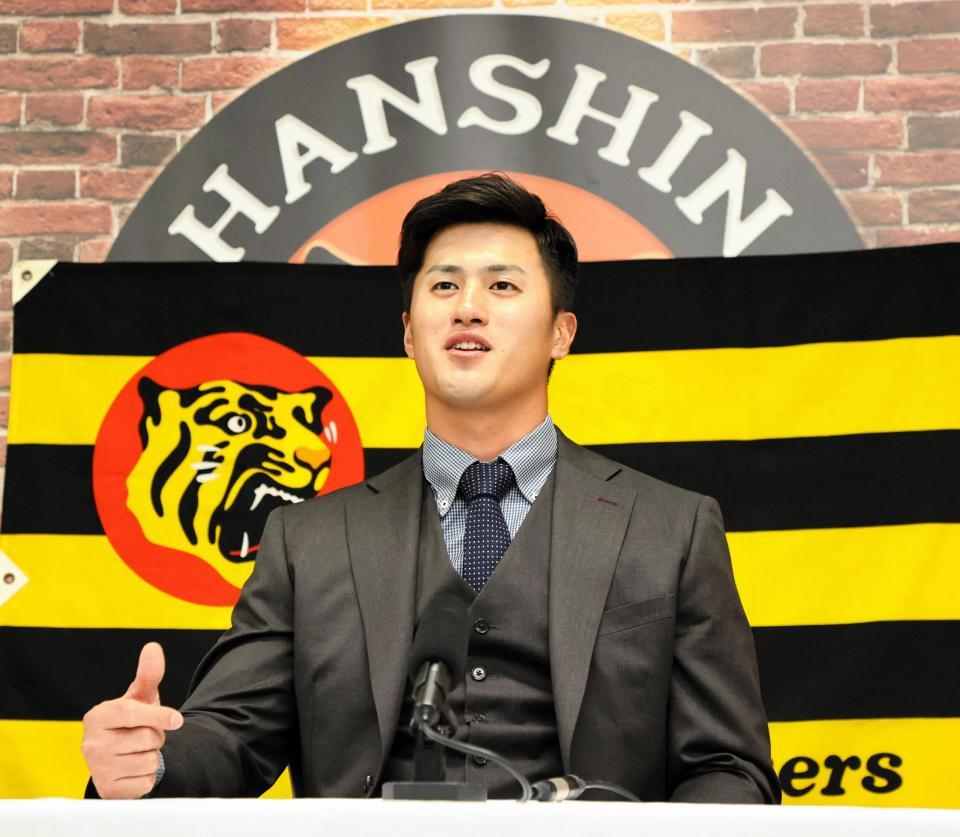 　２００万円アップで契約を更改した板山（代表撮影）