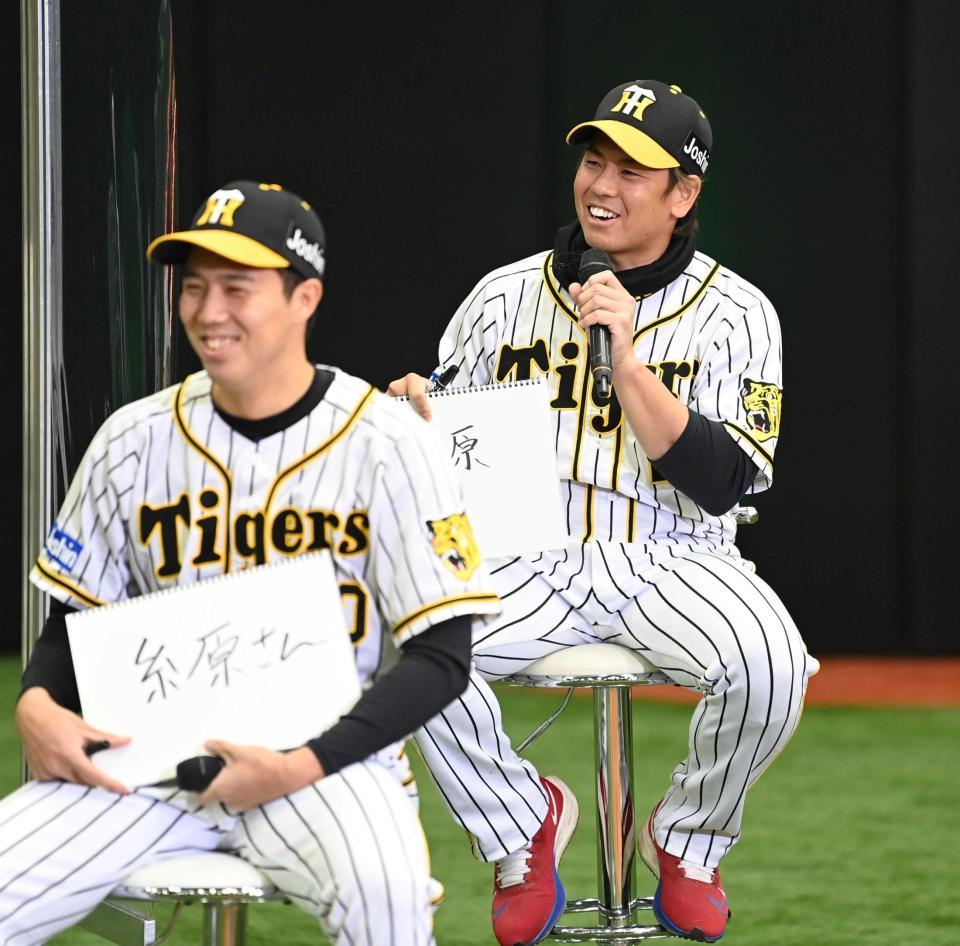 　トークショーで笑顔を見せる梅野（撮影・田中太一）