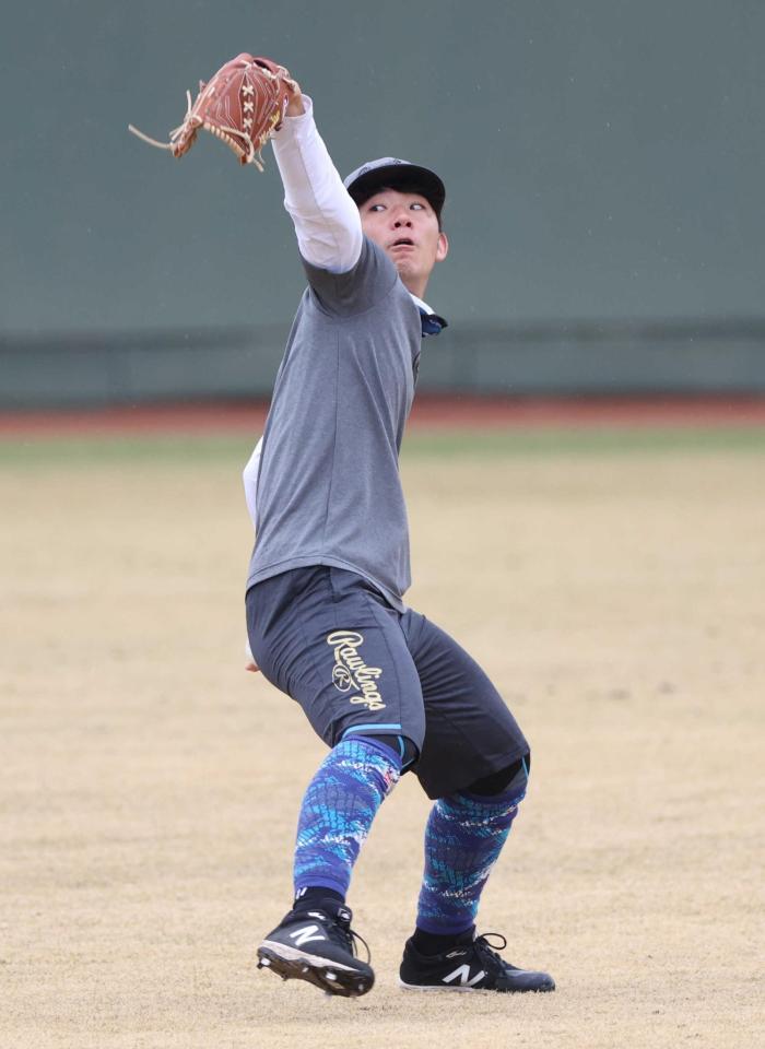 　キャッチボールをする伊藤（代表撮影）