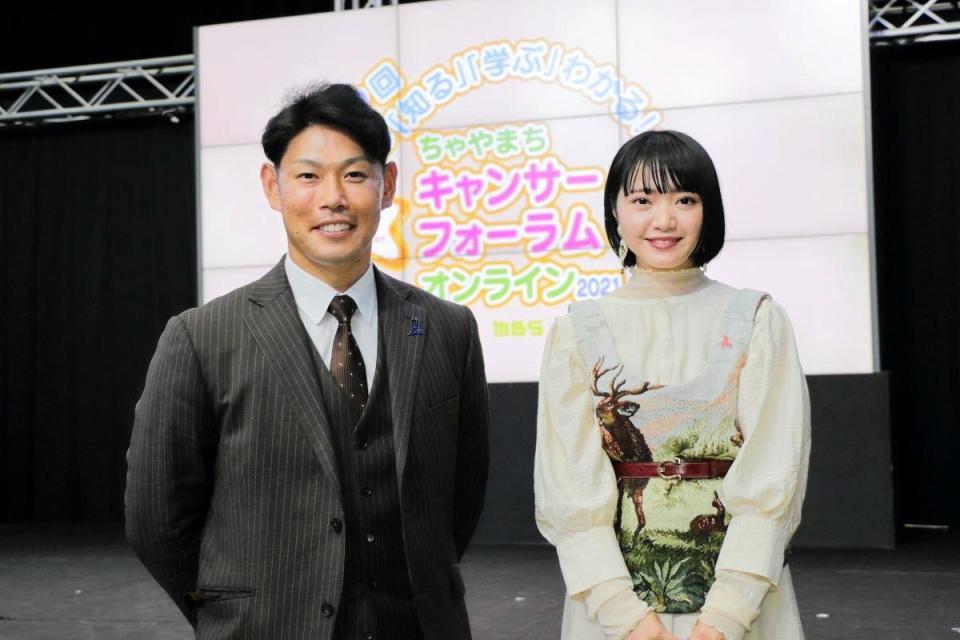 　がん啓発イベントに参加した原口と元ＳＫＥ４８でタレント・声優の矢方美紀さん