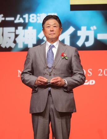 ウエスタン・リーグ連盟特別表彰を受賞した阪神・平田勝男２軍監督（代表撮影）