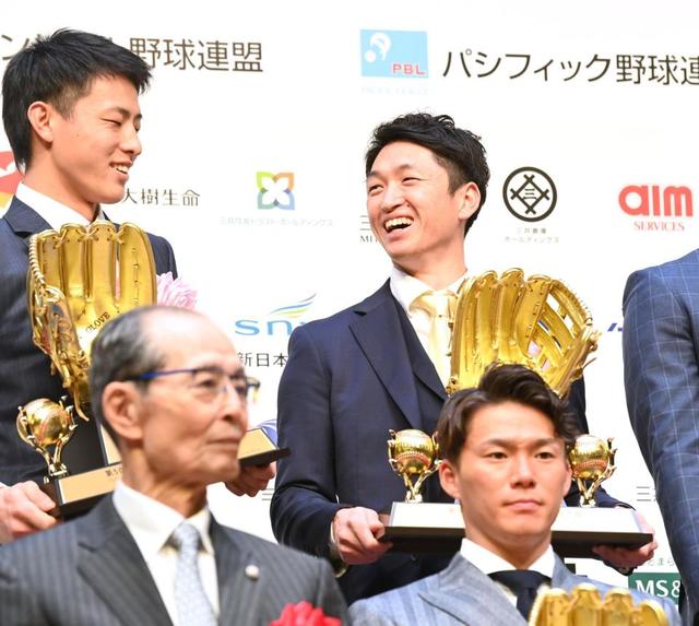 阪神タイガース 近本光司選手 ゴールデングラブ受賞記念直筆サイン色紙 61uixlw-7ZL._AC_SY200_QL15_.jpg