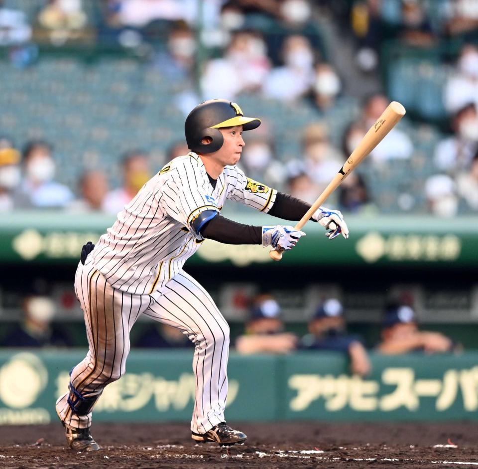 　最多安打、ベストナインを受賞した近本