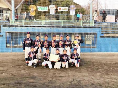 　父・正宏さんがコーチを務める「南条日吉スポーツ少年団」が伊藤将司杯で優勝した（正宏さん提供）