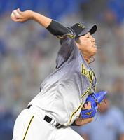 　８回を無失点に抑えプロ初勝利を挙げた伊藤和＝２０年６月２７日