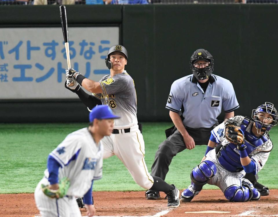 　阪神の球団新人最多本塁打記録に並ぶ２２号を放つ佐藤輝