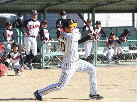 　「代打、オレ」で打席に立ち二塁打を放つ森木