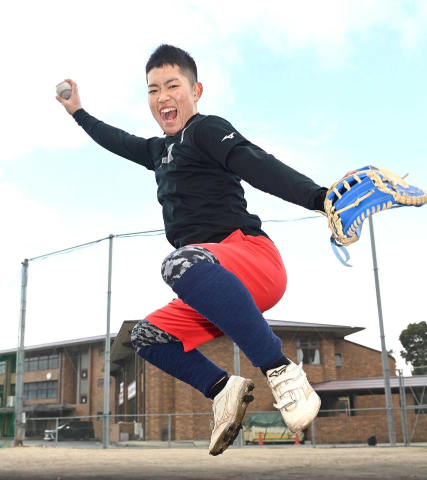 　気合満点の表情で躍動する中川（撮影・飯室逸平）