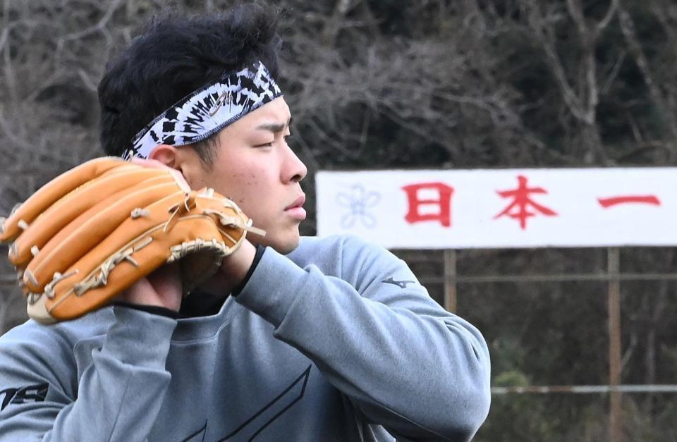 阪神・佐藤輝が仰天目標？「１００本打てるよう」近大で自主トレ公開