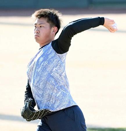 　キャッチボールする桐敷