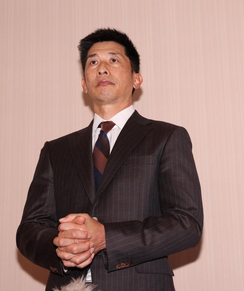 合同スタッフ会議を終え取材に応じる矢野監督（代表撮影）