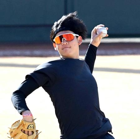 　初の１軍キャンプが決まった及川（撮影・飯室逸平）