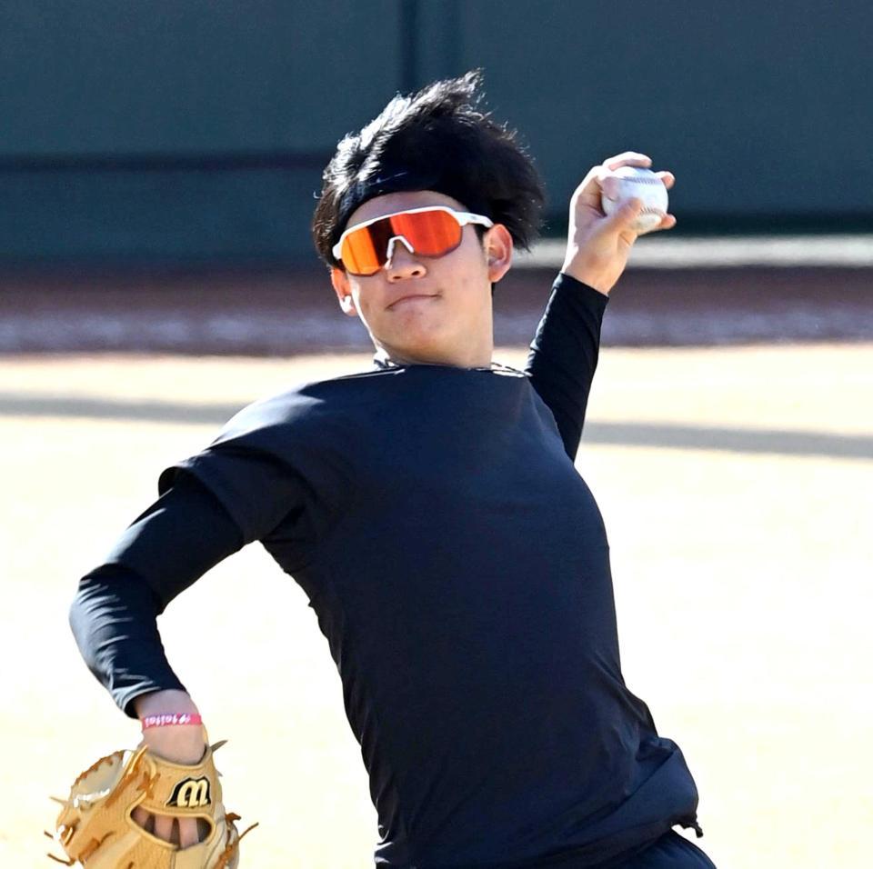 　初の１軍キャンプが決まった及川（撮影・飯室逸平）