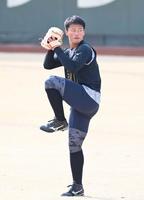 ２段モーションでキャッチボールする森木