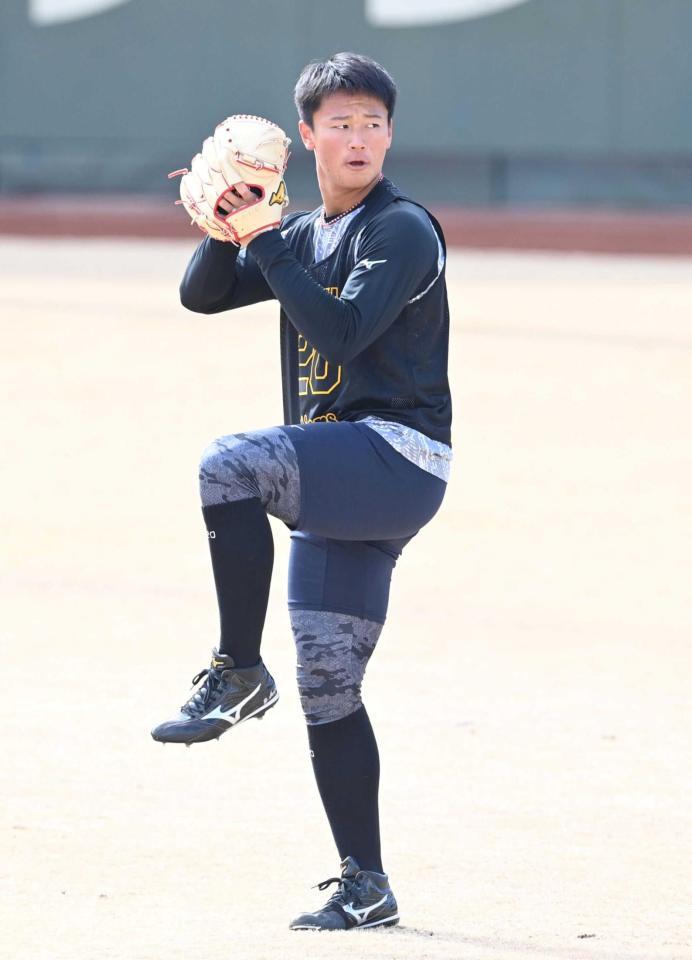 ２段モーションでキャッチボールする森木