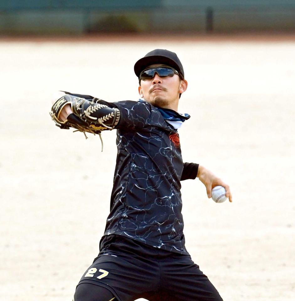 　キャッチボールをする伊藤将（撮影・山口登）