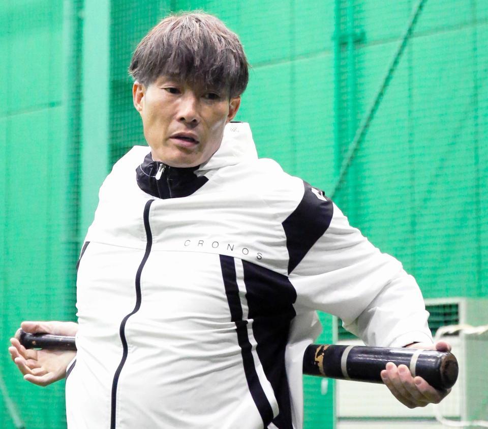 自主トレを公開した糸井（代表撮影）