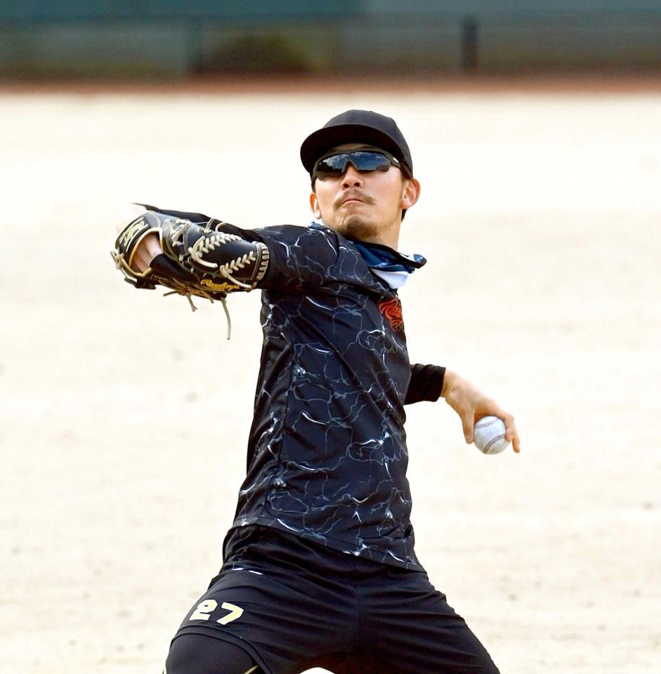 　ひげを生やしていた伊藤将＝２５日