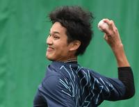 　連日、ブルペンで投げ込む藤浪（撮影・田中太一）