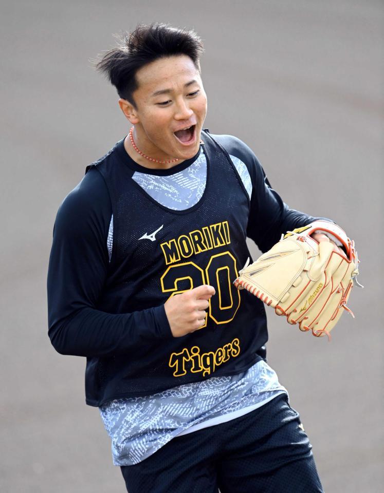 　大きな声を出しノックを受ける森木（撮影・山口登）