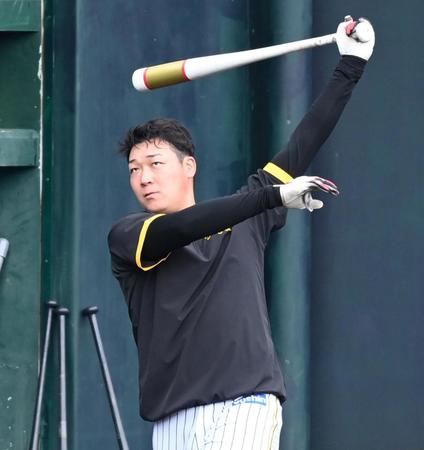 　打撃練習に励む大山（撮影・飯室逸平）