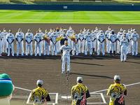 　歓迎セレモニーであいさつする矢野監督（撮影・田中太一）