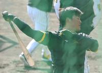 打撃練習をする前川（撮影・石井剣太郎）